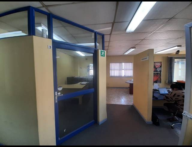 1,660M² INDUSTRIAL YARD TO LET IN WESTMEAD